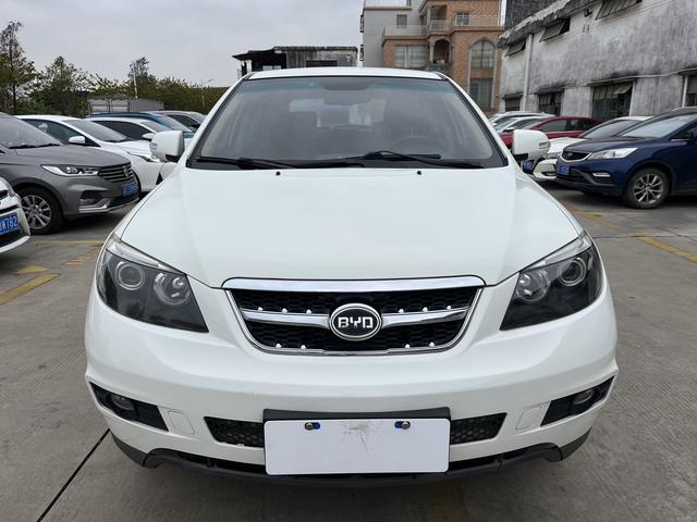 BYD S6