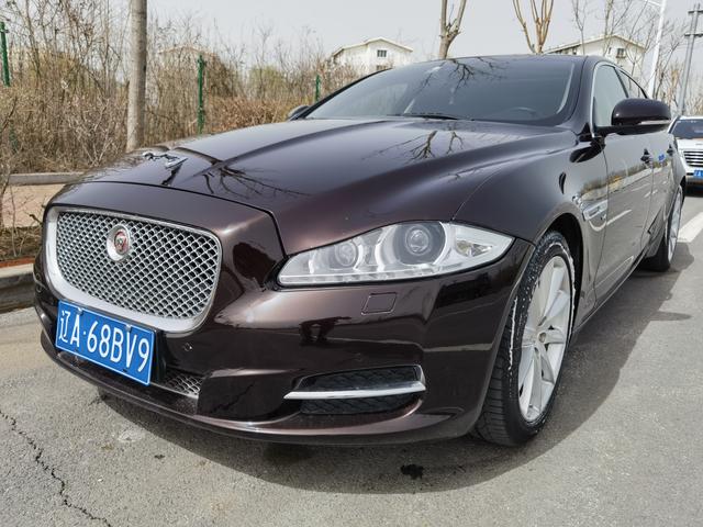 Jaguar XJ