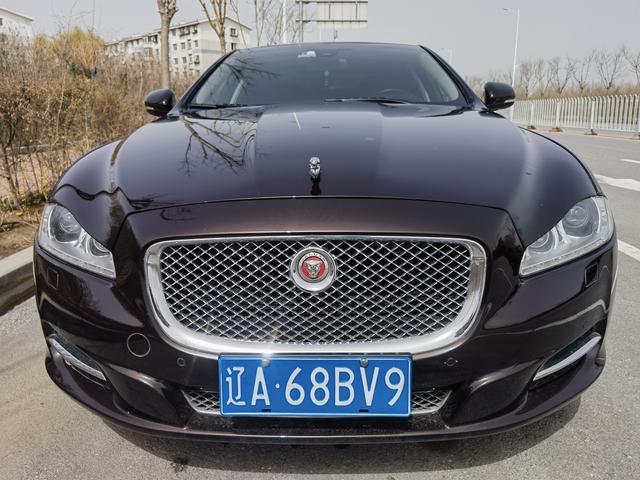 Jaguar XJ