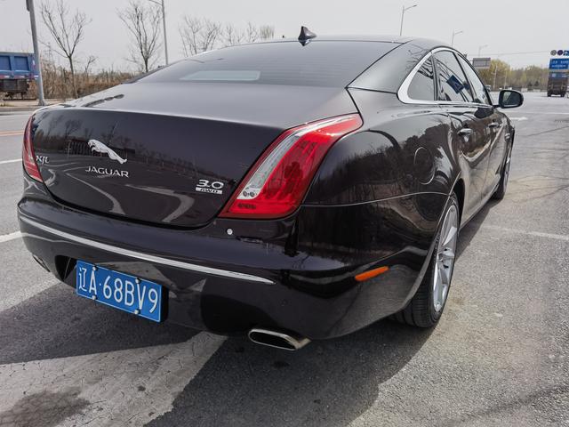 Jaguar XJ