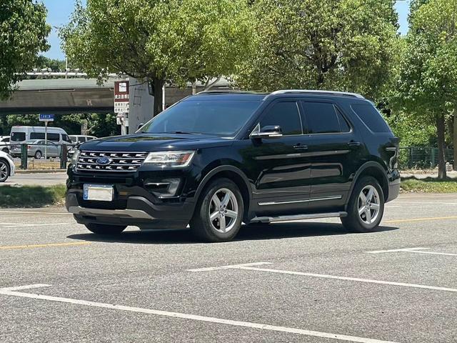 Ford Explorer (imported)