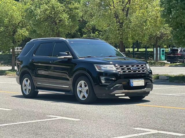 Ford Explorer (imported)