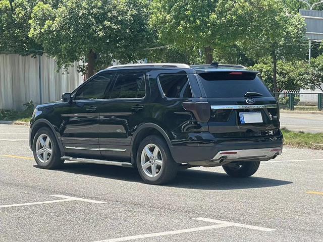 Ford Explorer (imported)