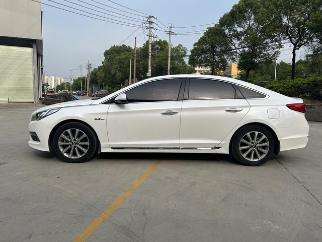 Hyundai Sonata nine