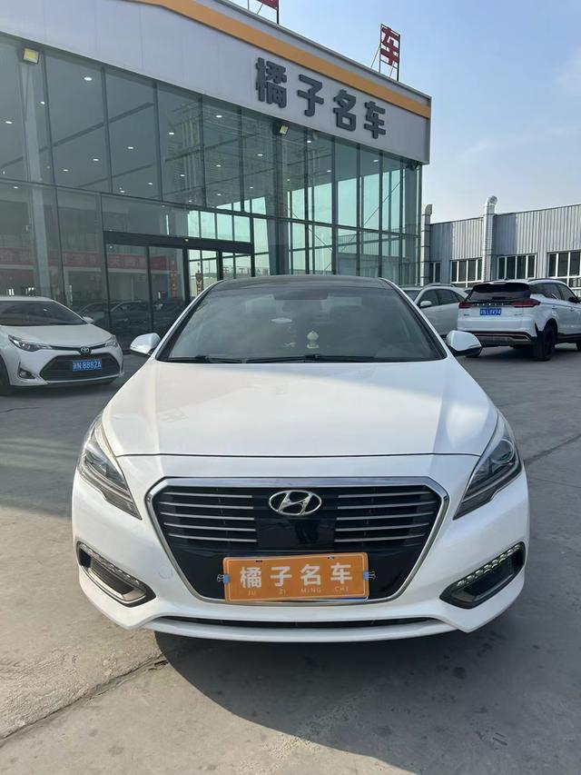 Hyundai Sonata nine