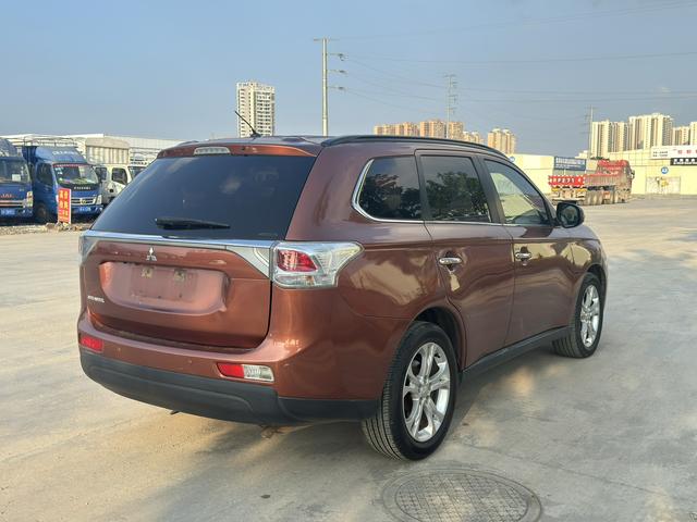 Mitsubishi Outlander (imported)