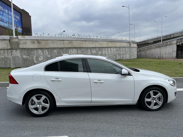 Volvo S60 (imported)