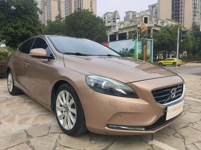 Volvo V40