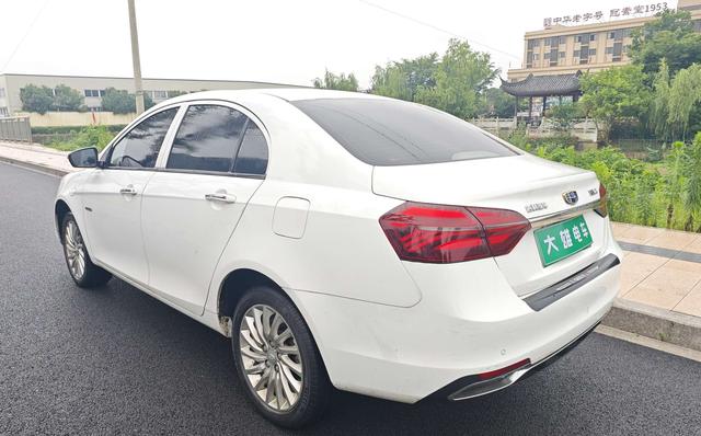 Geely Emgrand EV