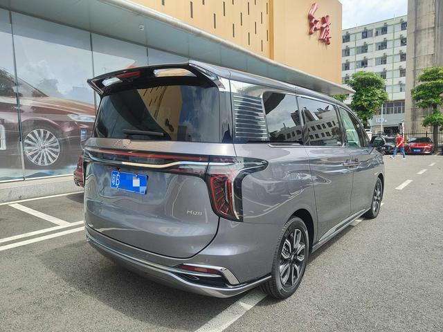 Hongqi HQ9