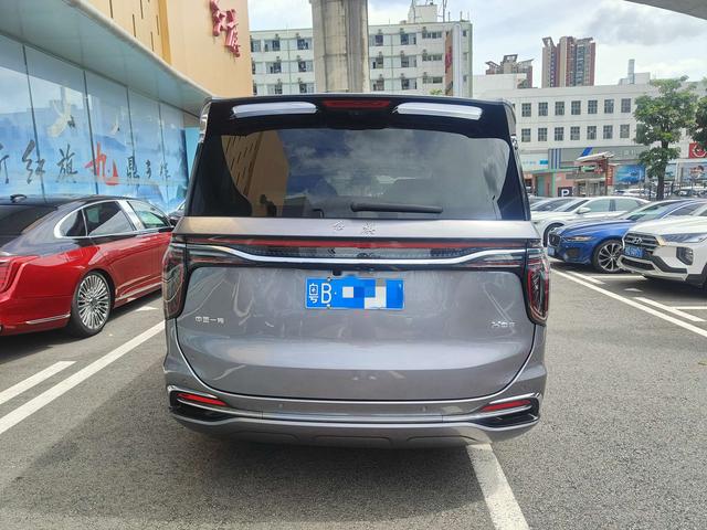 Hongqi HQ9