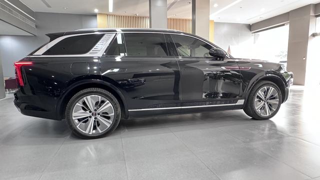 Hongqi E-HS9