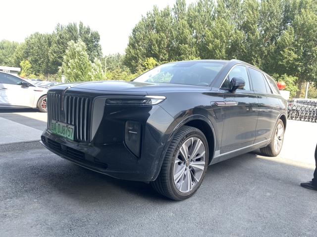 Hongqi E-HS9