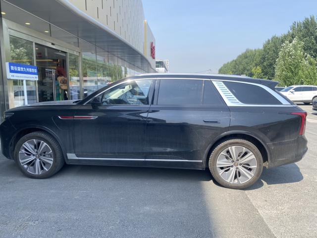 Hongqi E-HS9