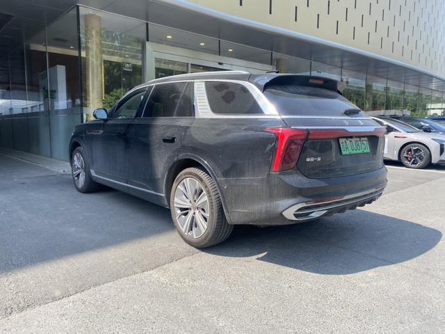 Hongqi E-HS9