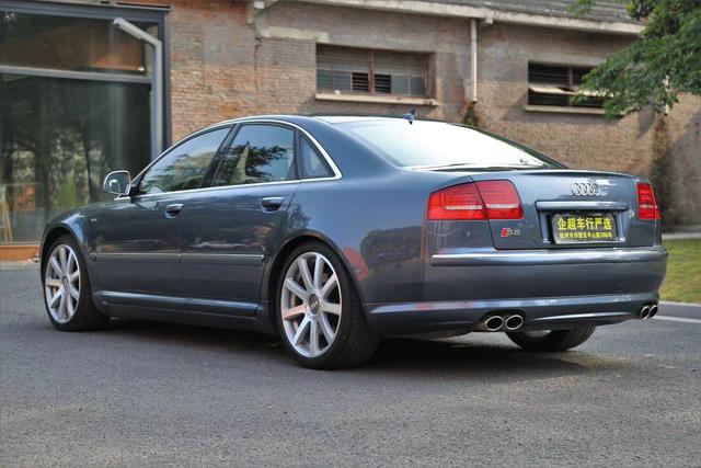 Audi S8