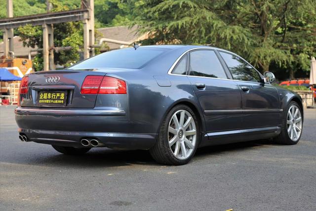 Audi S8