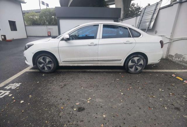 Dongfeng Fengshen E70