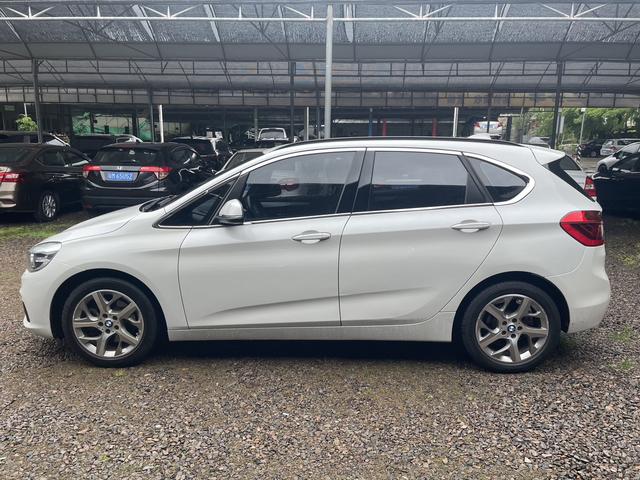 BMW 2 series station wagon (imported)