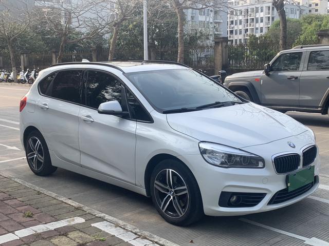 BMW 2 series station wagon (imported)