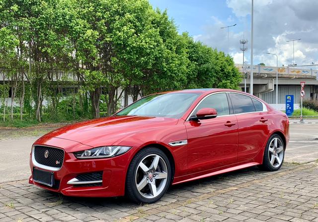 Jaguar XE