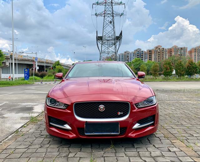 Jaguar XE