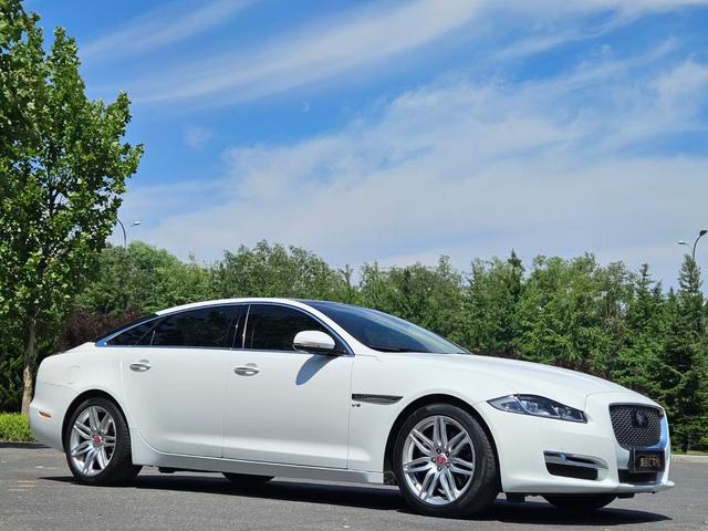 Jaguar XJ