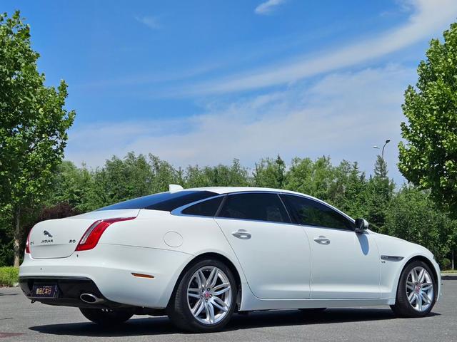 Jaguar XJ