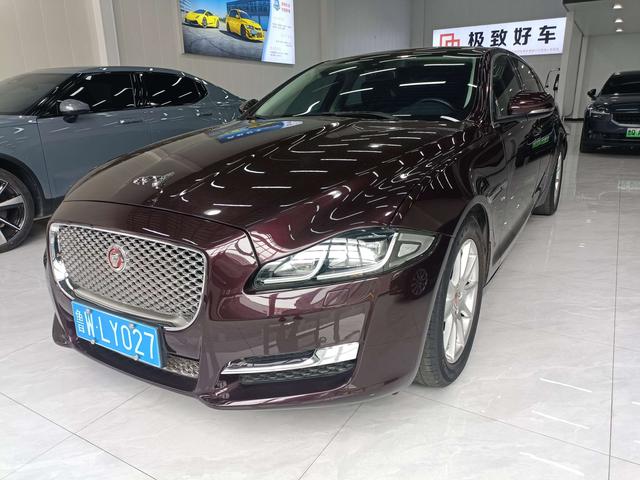 Jaguar XJ