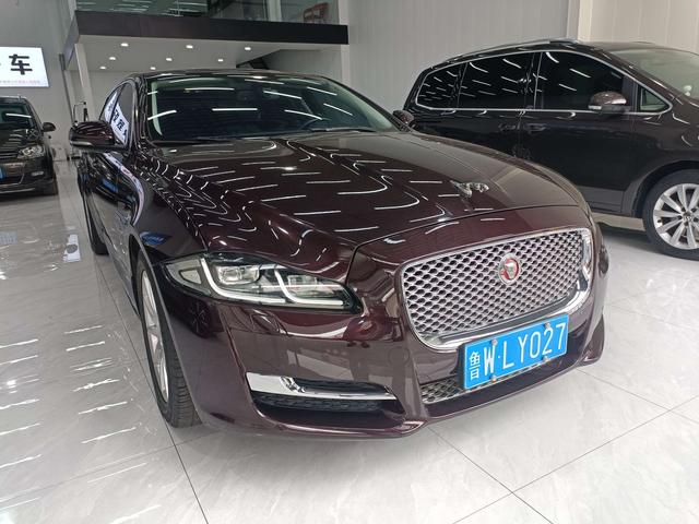 Jaguar XJ