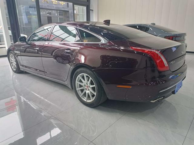 Jaguar XJ