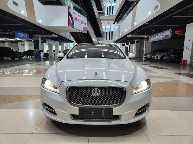 Jaguar XJ