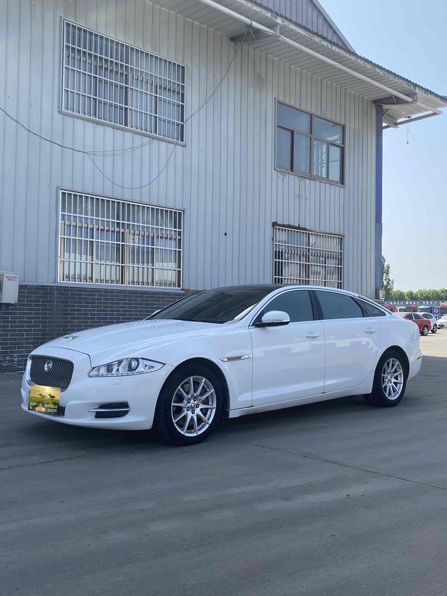 Jaguar XJ