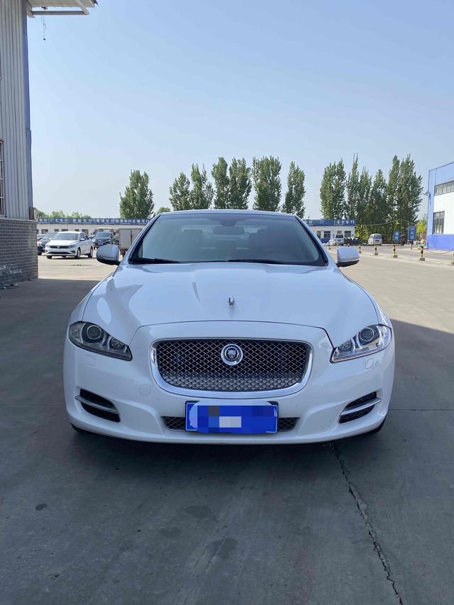 Jaguar XJ