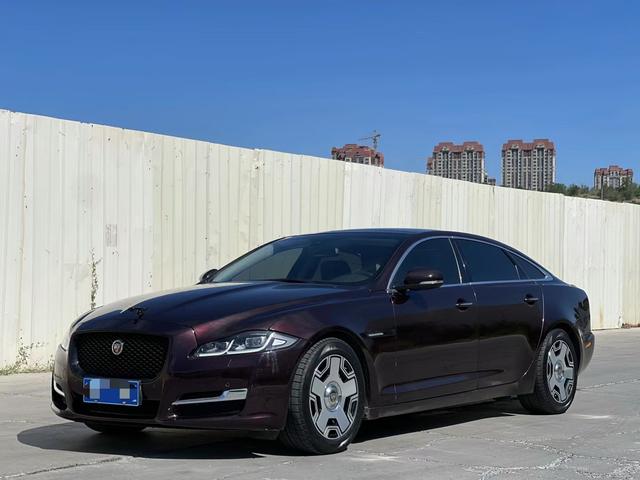 Jaguar XJ