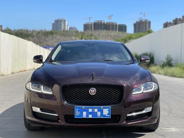 Jaguar XJ