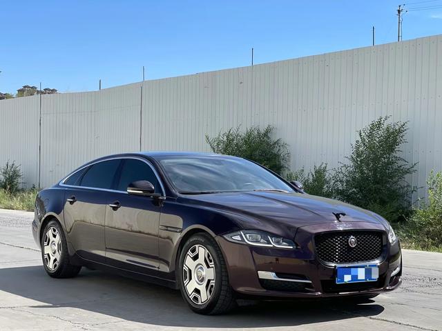 Jaguar XJ