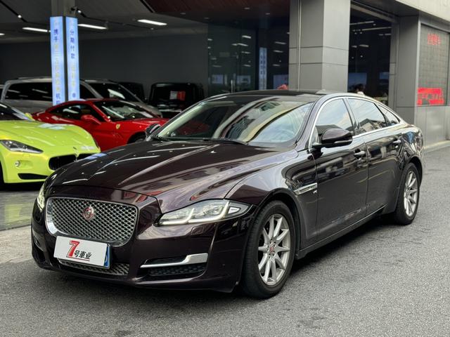 Jaguar XJ