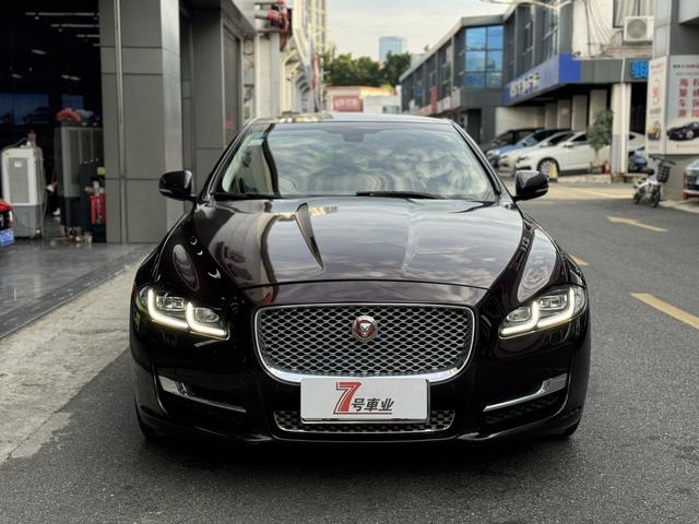 Jaguar XJ