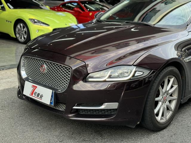 Jaguar XJ