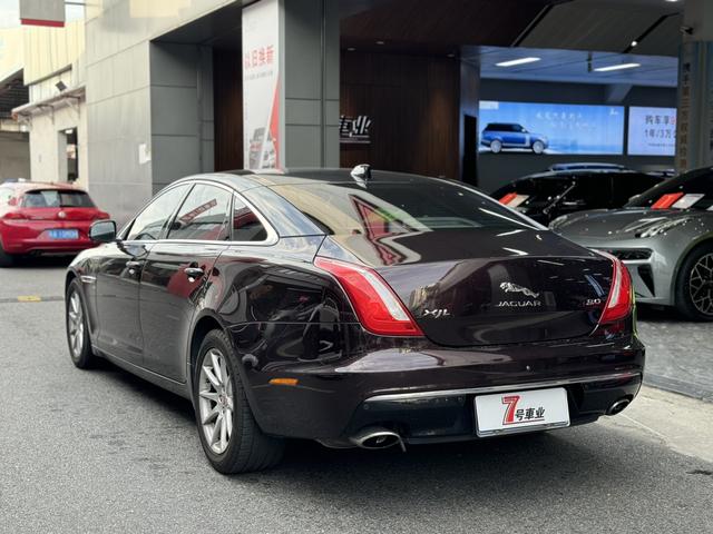 Jaguar XJ