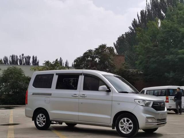 Wuling Hongguang V