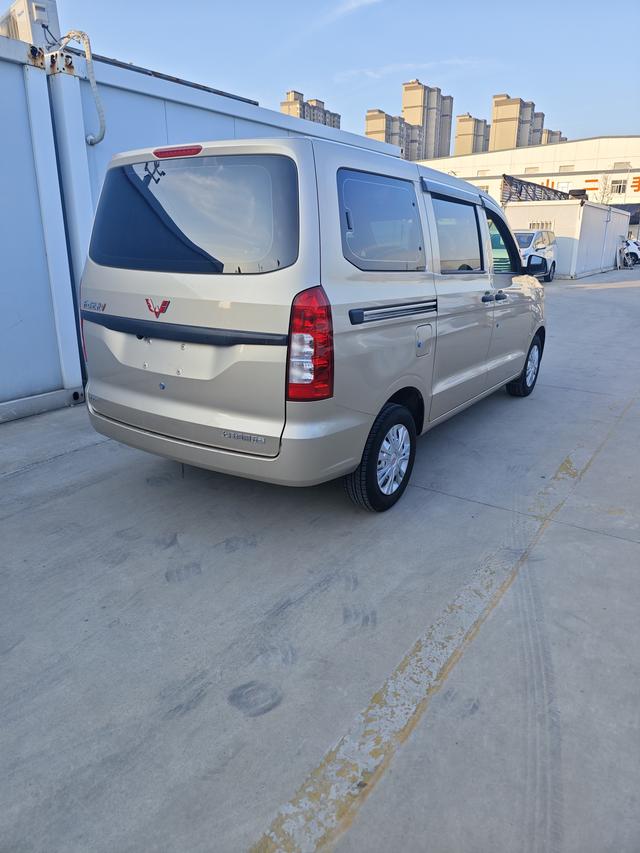 Wuling Hongguang V