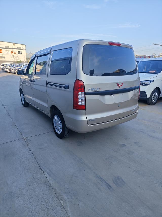 Wuling Hongguang V