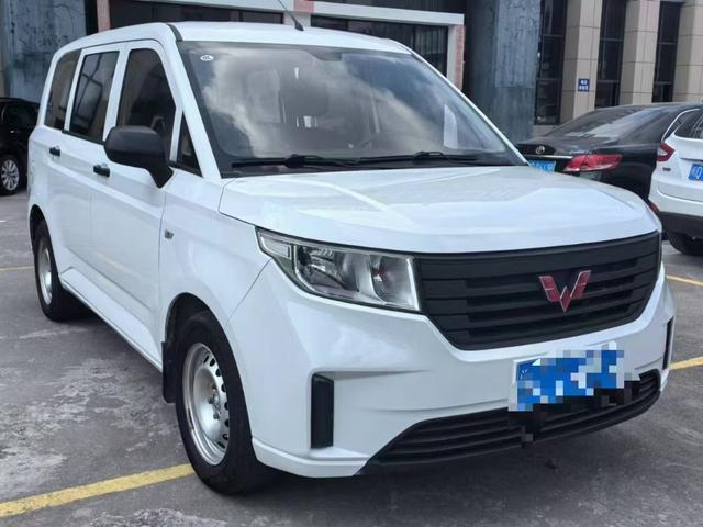 Wuling Hongguang PLUS