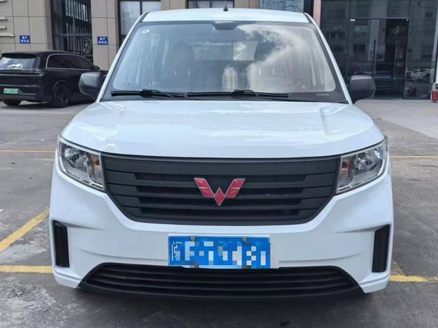 Wuling Hongguang PLUS