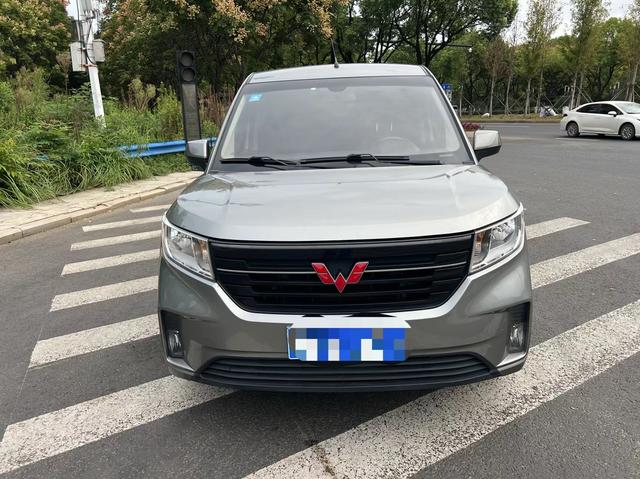 Wuling Hongguang PLUS