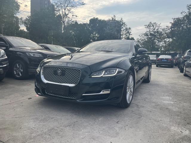 Jaguar XJ