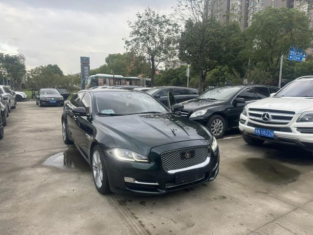 Jaguar XJ