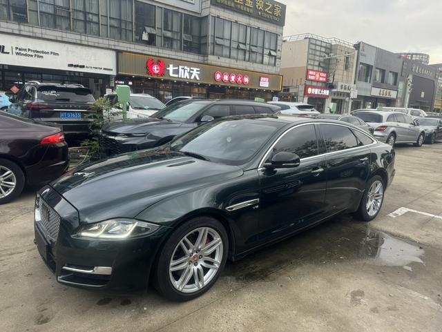 Jaguar XJ